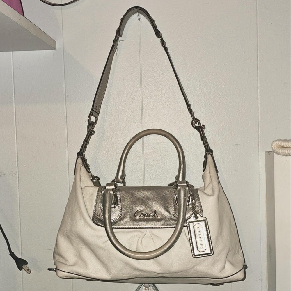 Coach Duffle White & Silver Leather